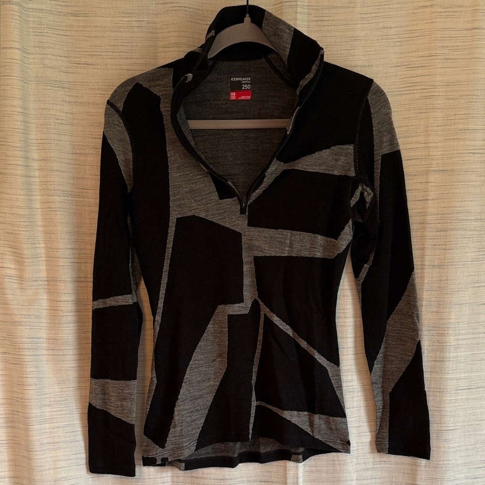 Icebreaker Merino 250 Black and Gray Shirt Womens size XS